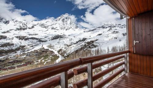 Studio with Mountain View