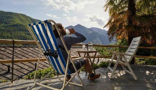 One-Bedroom Apartment with View
