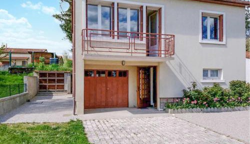 Three-Bedroom Holiday Home 