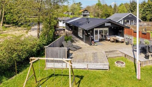 Three-Bedroom Holiday Home 