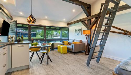 Superior One-Bedroom Apartment with Balcony