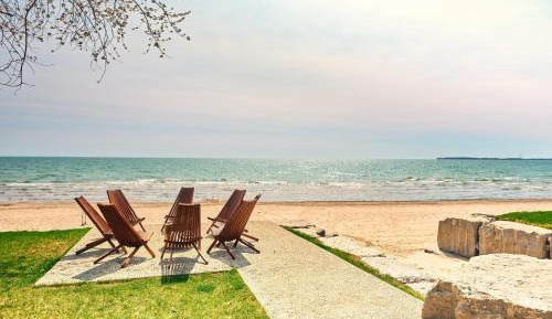 Three-Bedroom House Cottage 5