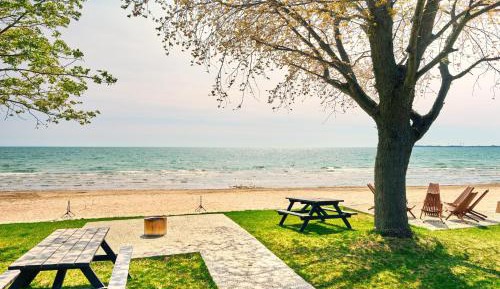 Three-Bedroom House Cottage 4