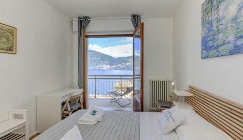 Apartment with Lake View