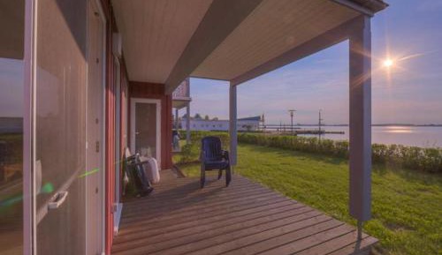 Apartment with Lake View