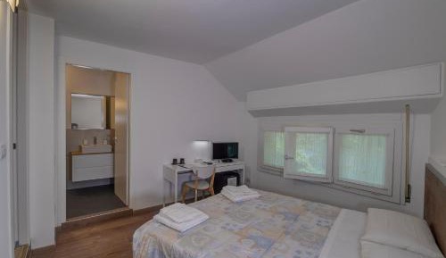 Double or Twin Room with Private Bathroom