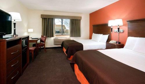 Queen Room with Two Queen Beds - Non-Smoking