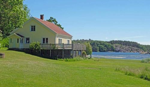 Three-Bedroom Holiday Home 