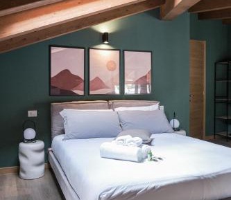Apartment with Mountain View