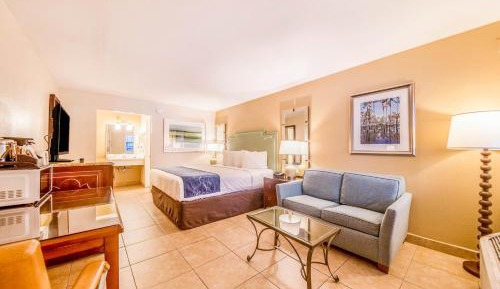 Deluxe King Room - Non-Smoking