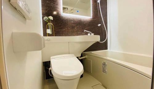 One-Bedroom Apartment with Balcony