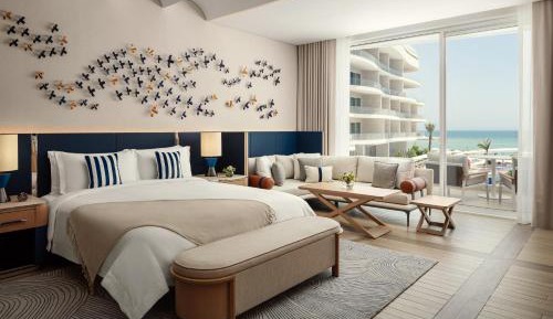 Deluxe King Room with Balcony and Sea View