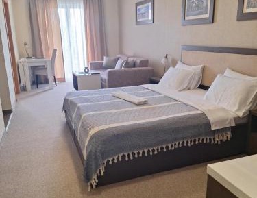 Deluxe Two-Bedroom Apartment