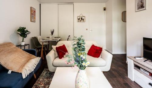 One-Bedroom Apartment with Garden View