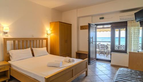 Deluxe Triple Room with Sea View