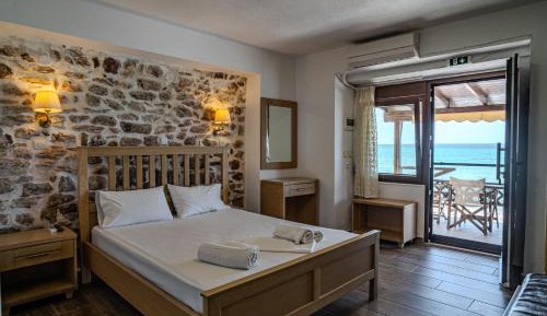 Deluxe Triple Room with Sea View