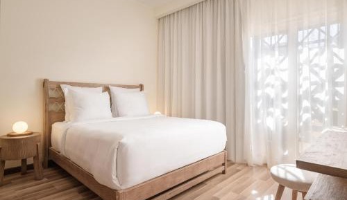 Duo Retreat Garden View Family Room