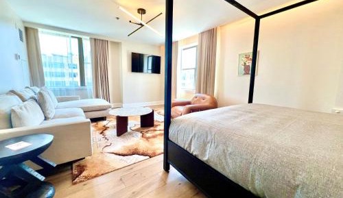 Premium One-Bedroom King Suite