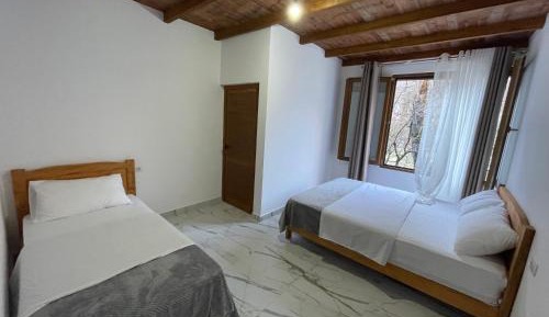 Triple Room with Mountain View