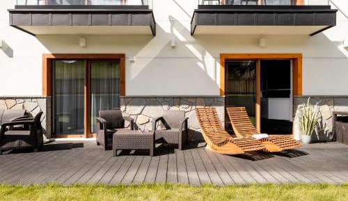 One-Bedroom Apartment with Balcony and Mountain View  