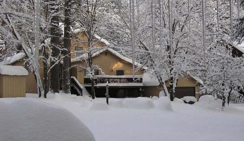 Three-Bedroom Holiday Home 