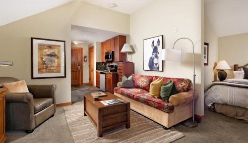 Apartment with Mountain View