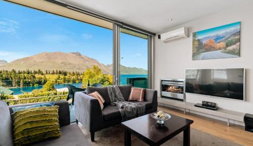 Apartment with Lake View