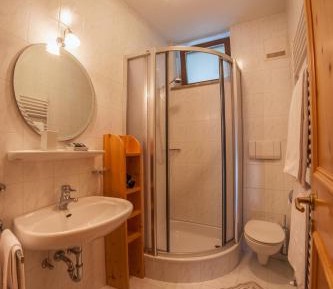 One-Bedroom Apartment with Terrace (ground floor)