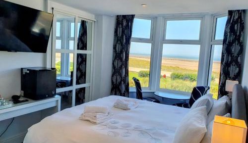 Deluxe King Room with Sea View