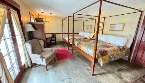 Deluxe Queen Room with Two Queen Beds