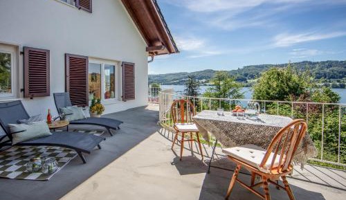 Apartment with Lake View