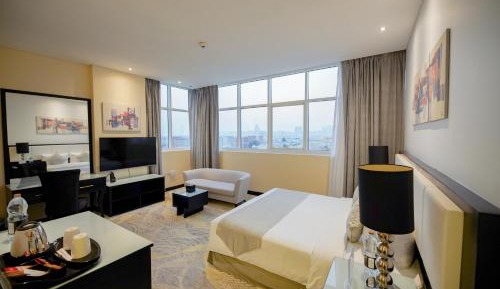 Deluxe King Room Nonsmoking