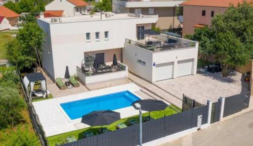 Five Bedroom Villa with Private Pool