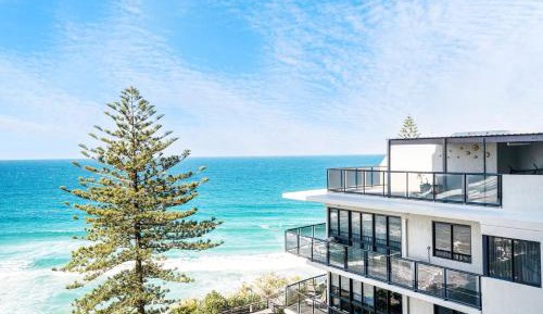 Three-Bedroom Apartment with Balcony