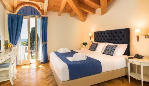 King Room with Lake View