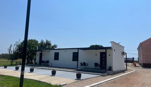 One-Bedroom Apartment with Garden