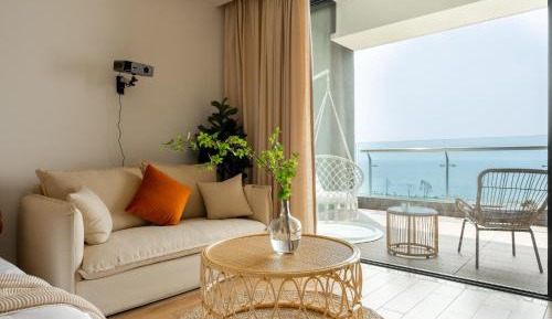 Family Room B with Lake View