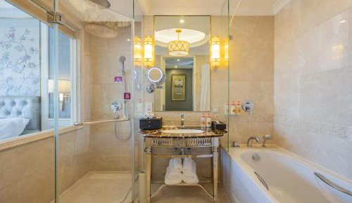 Premium King Room