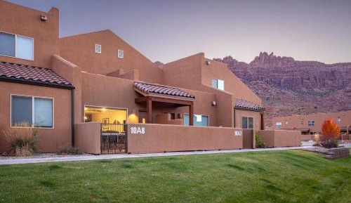 Three-Bedroom Holiday Home 
