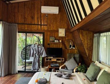 Queen Room with Garden View