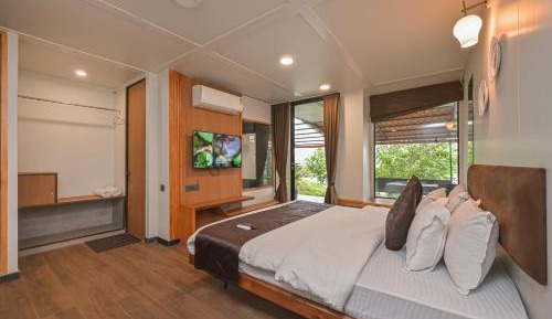 Queen Room with Garden View