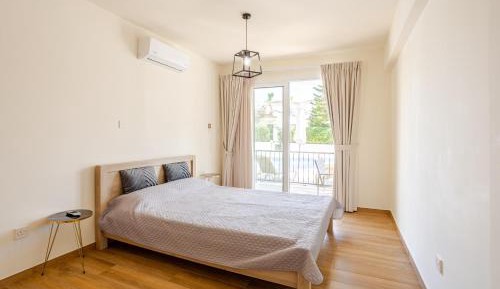 One-Bedroom Apartment with Pool View