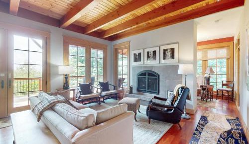 Five Bedroom Holiday Home