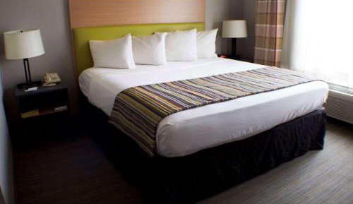 King Suite with Whirlpool and Roll-in Shower - Non-Smoking