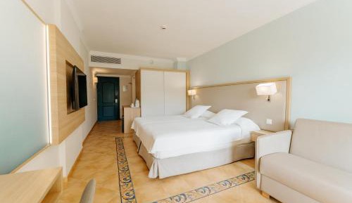 Double Room with Balcony (3 Adults)