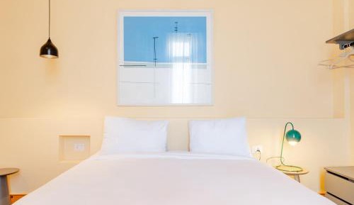 One-Bedroom Apartment with City View
