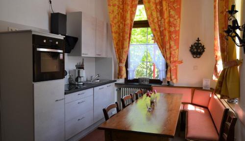 Apartment with Mountain View