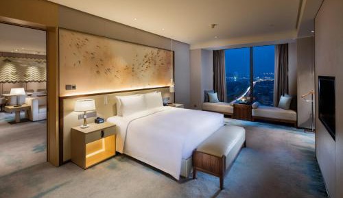 Premier King Suite