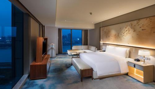 Deluxe King Suite
