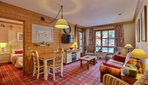 Two-Bedroom Apartment with Mountain View